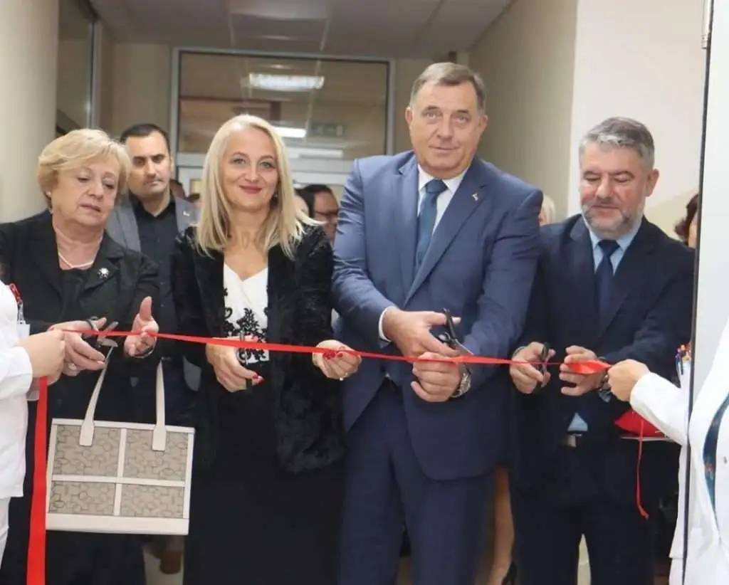 The director of DZ Banja Luka (second from the left) announces party activities on the official website of the Health Center