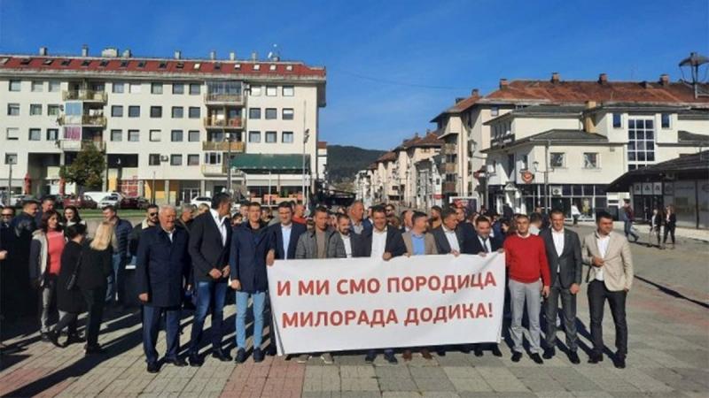 PALE Građani kao živi štit u zaštiti Dodika i porodice