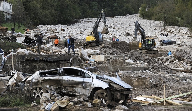 NAKON NAREDBE:Evakuirano više od 400 osoba