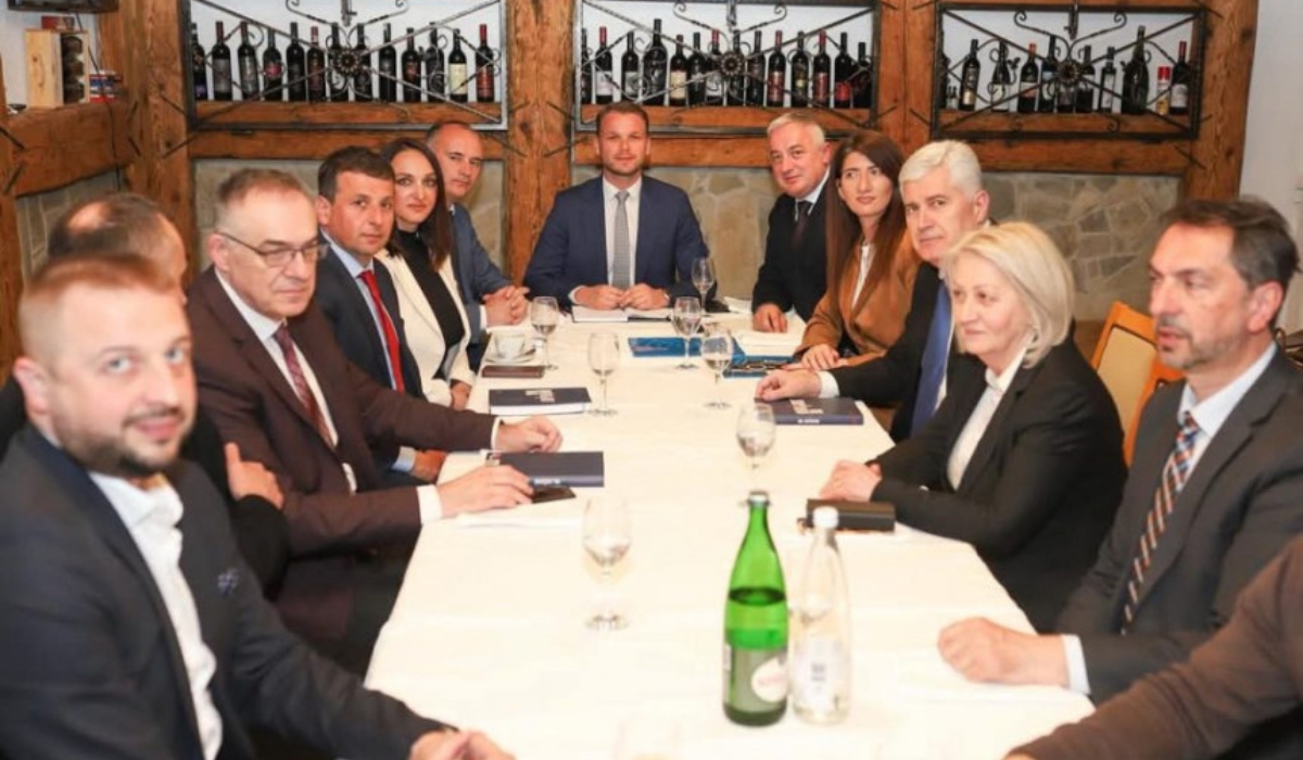 DOGOVOR DVIJE TROJKE: Ključne tačke dogovora za novu državnu vlast DOGOVOR DVIJE TROJKE: Ključne tačke dogovora za novu državnu vlast