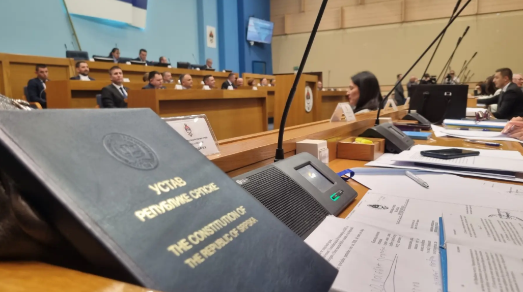 NARODNA SKUPŠTINA RS: Usvojen Nacrt novog ustava i Dodikov zakon