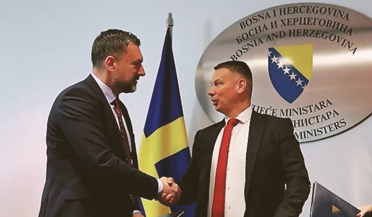 NEZAKONITOSTI U MINISTARSTVU SIGURNOSTI: Nema Nešića, muljaža s biometrijom stranaca nastavljena