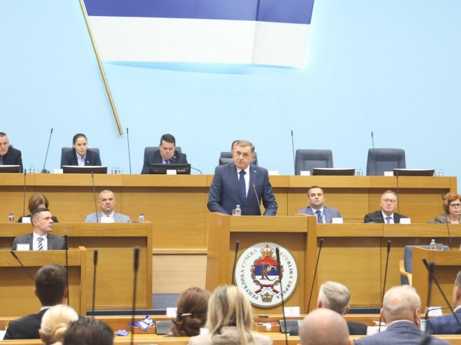 JA I DALJE DRŽIM ČAS: Dodik ponudio minerale u zamjenu za slobodu JA I DALJE DRŽIM ČAS: Dodik ponudio minerale u zamjenu za slobodu