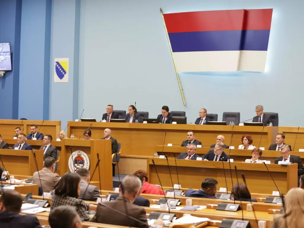 DODIK I SNSD SE PREDOMISLILI: Iz procedure povučen skandalozni zakon o zaštiti ustavnog uređenja DODIK I SNSD SE PREDOMISLILI: Iz procedure povučen skandalozni zakon o zaštiti ustavnog uređenja