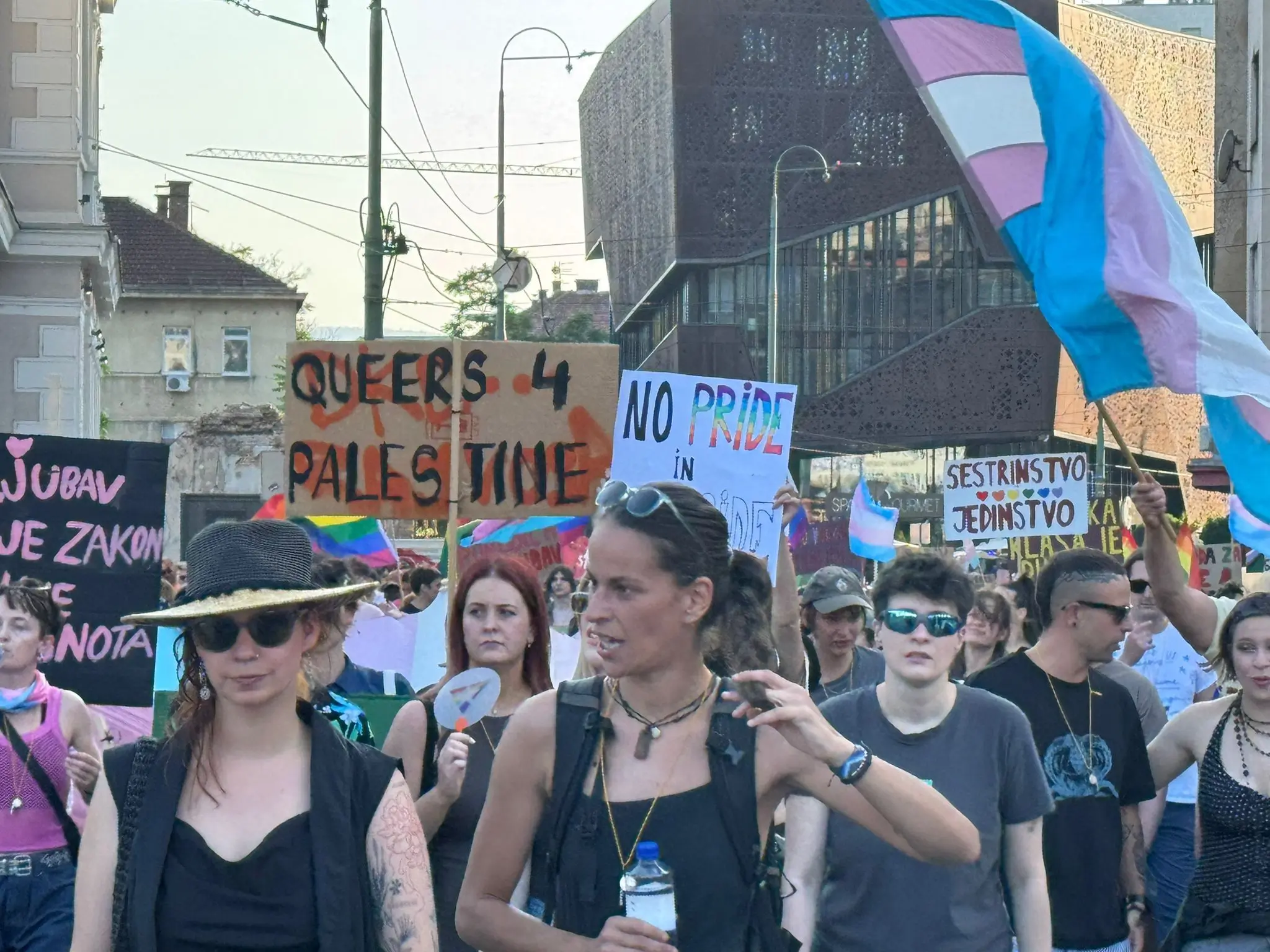 ŠESTA POVORKA PONOSA: Ljubav je zakon, a zakon treba biti jednak za sve ŠESTA POVORKA PONOSA: Ljubav je zakon, a zakon treba biti jednak za sve