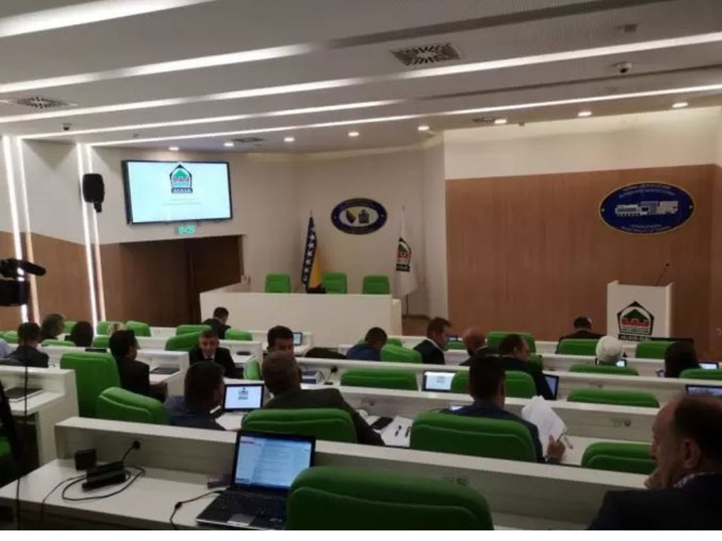 IGNORISALI ODLUKU CIK-a: Umjesto najbolje plasirane, OV Kakanj imenovalo suprugu stranačkog lidera