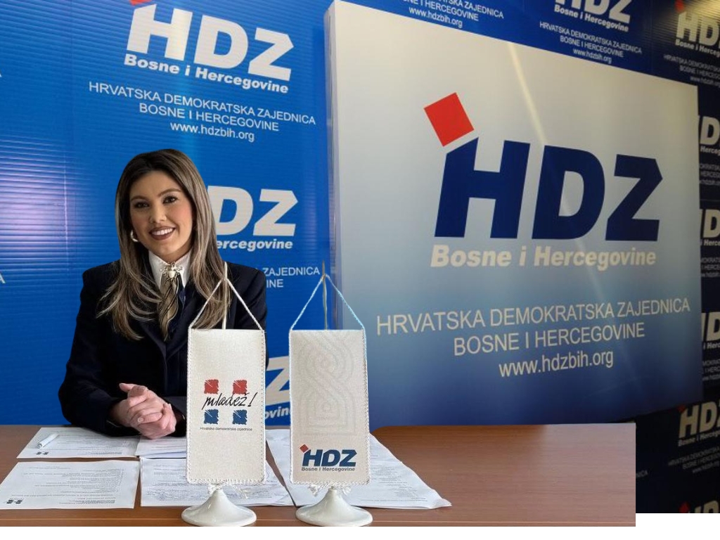 KAD MOŽE ČOVIĆ: Savjetnica Marinka Čavare u sukobu interesa zbog dvije javne funkcije KAD MOŽE ČOVIĆ: Savjetnica Marinka Čavare u sukobu interesa zbog dvije javne funkcije