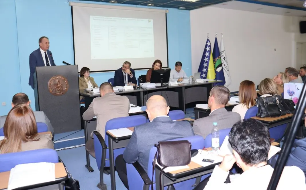 KO JE SPOMENUO ODGOVORNOST NA SKUPŠTINI TK: Zavjet šutnje, politizacija i stranački talovi