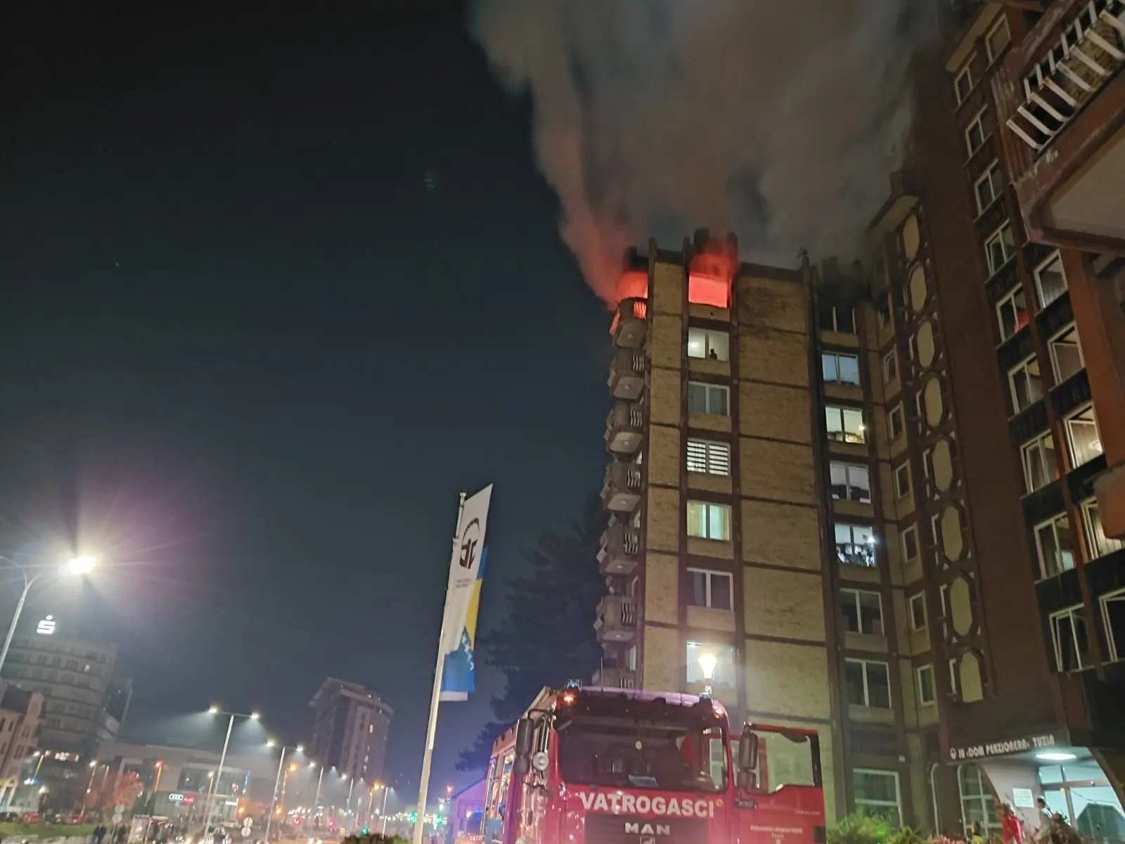 STRAVIČNA TRAGEDIJA U TUZLI: Deset poginulih, dvadeset povrijeđenih u požaru u Domu penzionera